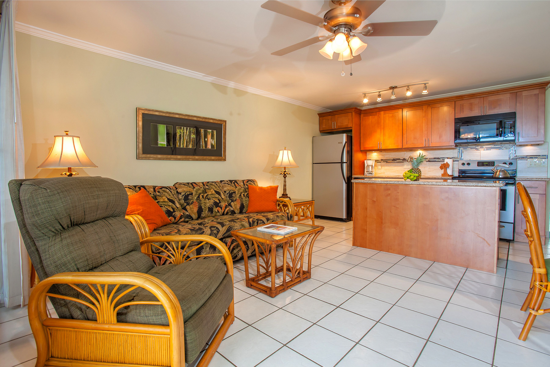 Waiohuli Beach Hale 112 2 Bdrm 2 Bath Oceanfront